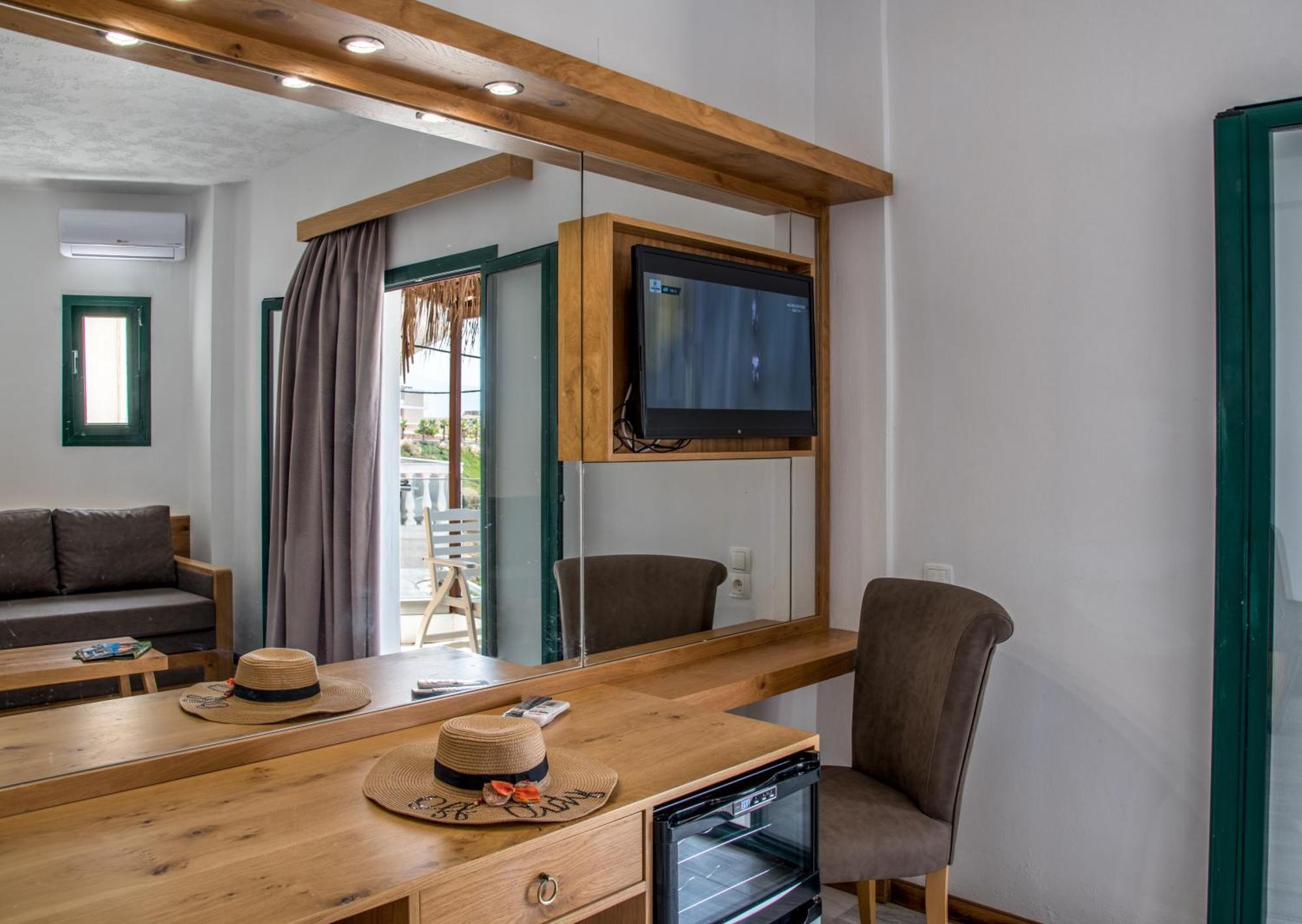 Elmi Beach Hotel & Suites 헐소니소스 외부 사진